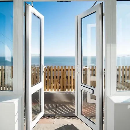 Abalyne House - Stunning 4 Bedroom House, Sea Views Throughout, Modern And Bright House Nyaraló