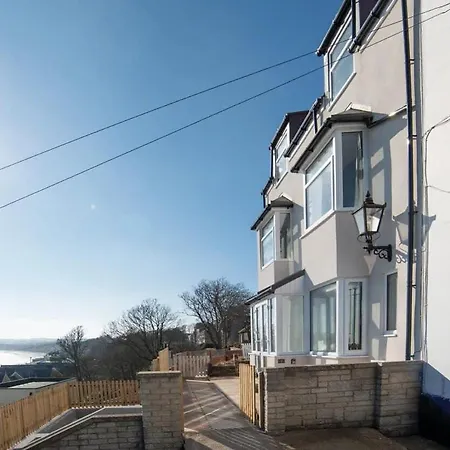 Abalyne House - Stunning 4 Bedroom House, Sea Views Throughout, Modern And Bright House * Filey