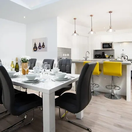 別荘 Abalyne House - Stunning 4 Bedroom House, Sea Views Throughout, Modern And Bright House