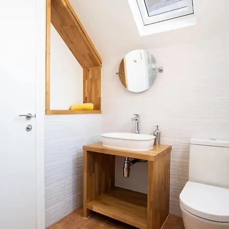 Abalyne House - Stunning 4 Bedroom House, Sea Views Throughout, Modern And Bright House *