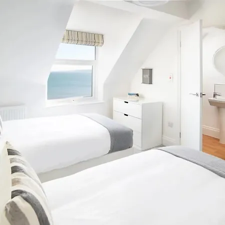 بيت للعطل Abalyne House - Stunning 4 Bedroom House, Sea Views Throughout, Modern And Bright House Filey