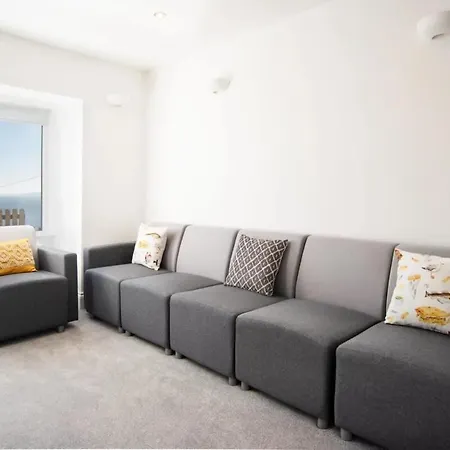 Abalyne House - Stunning 4 Bedroom House, Sea Views Throughout, Modern And Bright House Filey