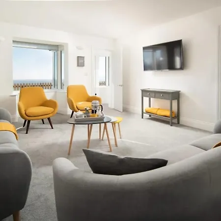 Abalyne House - Stunning 4 Bedroom House, Sea Views Throughout, Modern And Bright House *