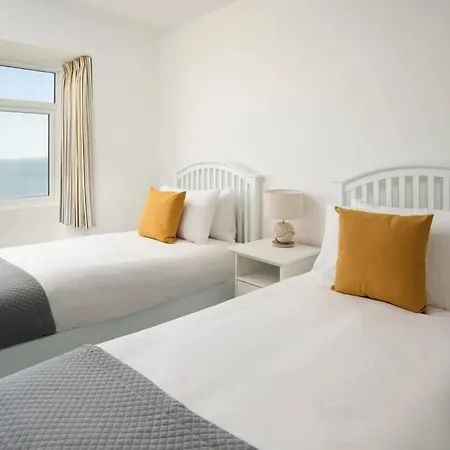 Abalyne House - Stunning 4 Bedroom House, Sea Views Throughout, Modern And Bright House