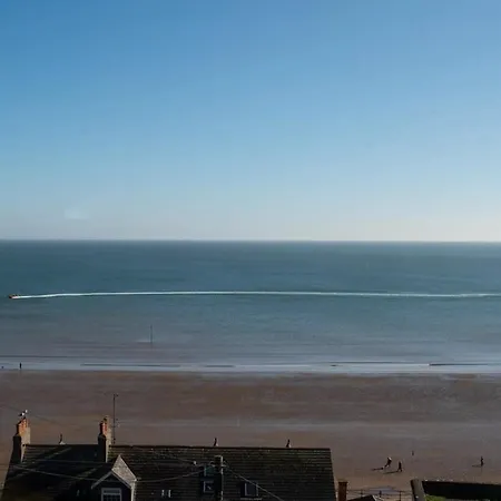 Abalyne House - Stunning 4 Bedroom House, Sea Views Throughout, Modern And Bright House Filey