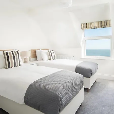 Abalyne House - Stunning 4 Bedroom House, Sea Views Throughout, Modern And Bright House Casa de Férias