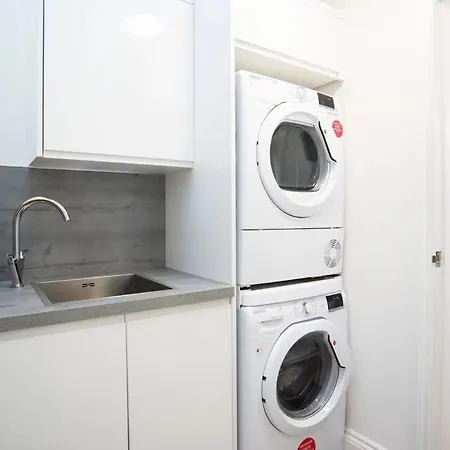 Casa de Férias Abalyne House - Stunning 4 Bedroom House, Sea Views Throughout, Modern And Bright House *